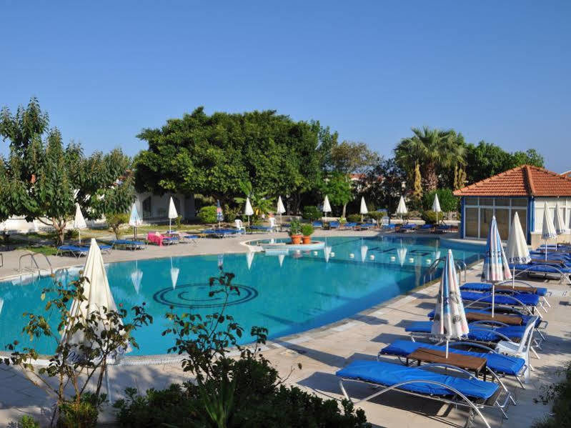 Sempati Hotel 라피토스 외부 사진
