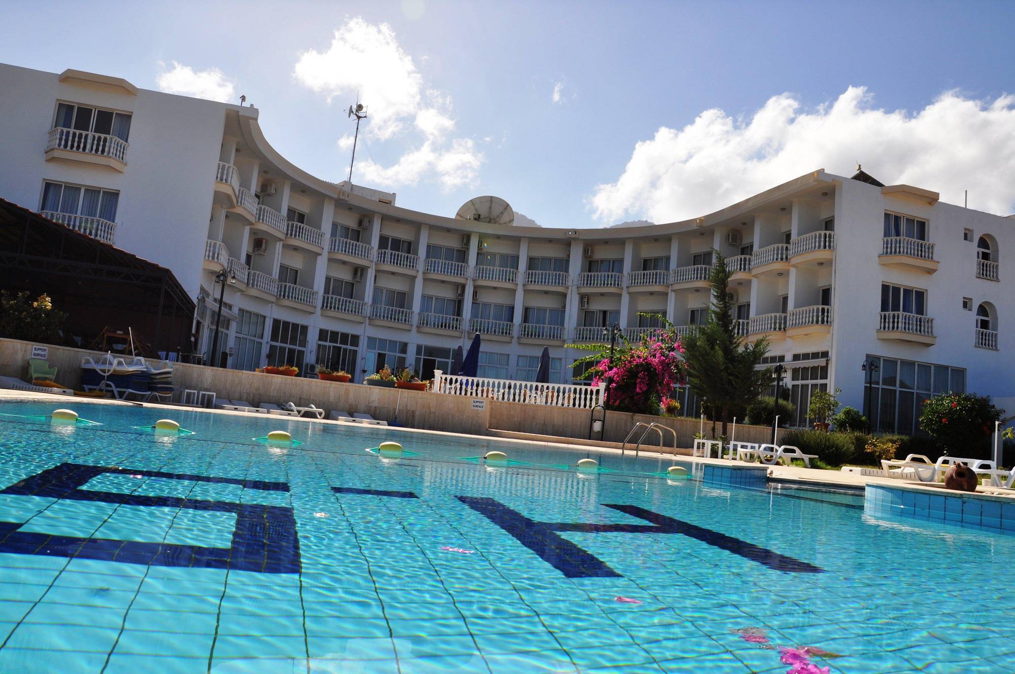 Sempati Hotel 라피토스 외부 사진